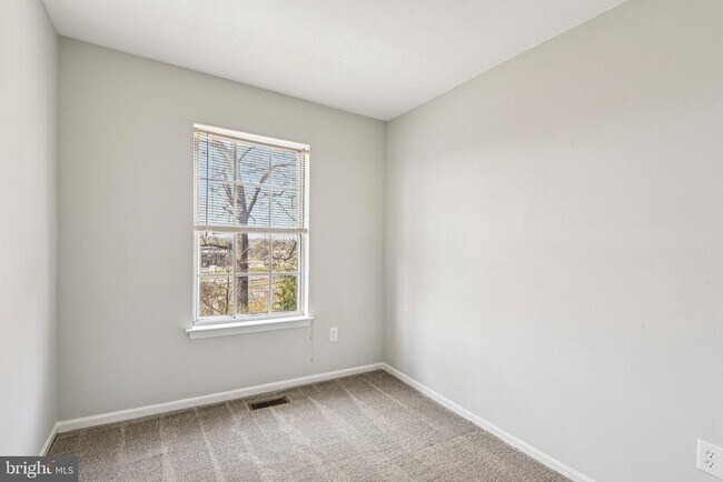 Building Photo - 1440 Nutwood Ct