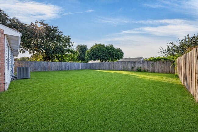 Building Photo - 24114 4 Sixes Ln