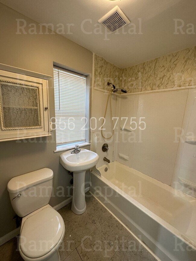 Building Photo - Spacious 3BR Row House with 1.5 bathroom, ...