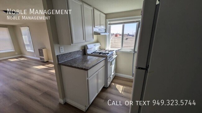 Building Photo - 134 1/2 W. 118th Place-