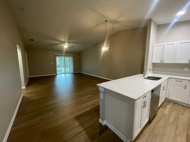 Building Photo - Duplex for rent