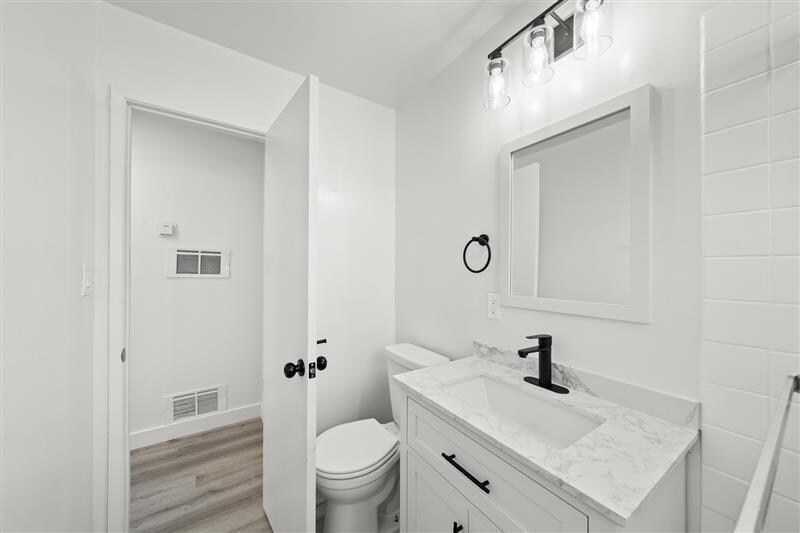 Building Photo - 870 S Philadelphia St