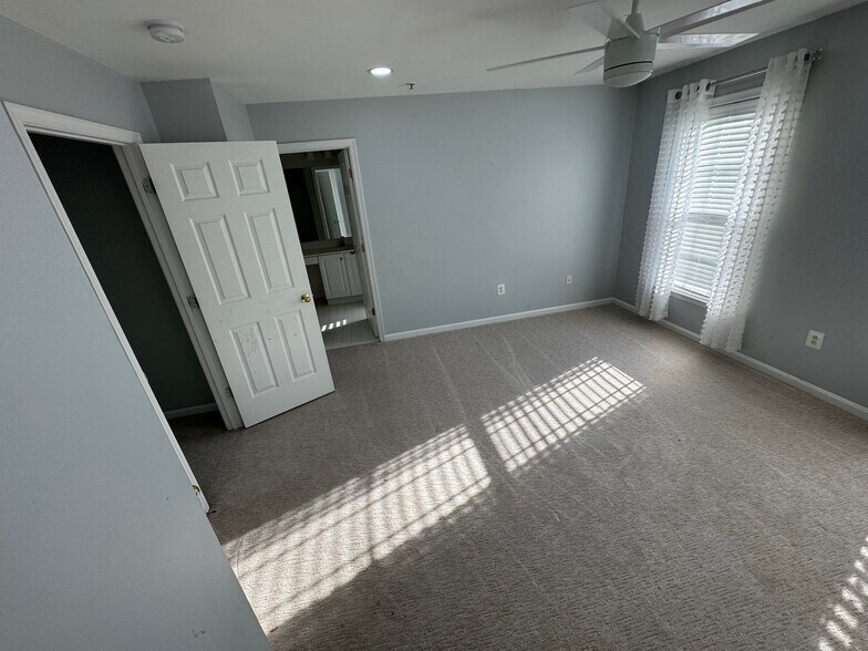 Building Photo - 13909 Clarkwood Ln