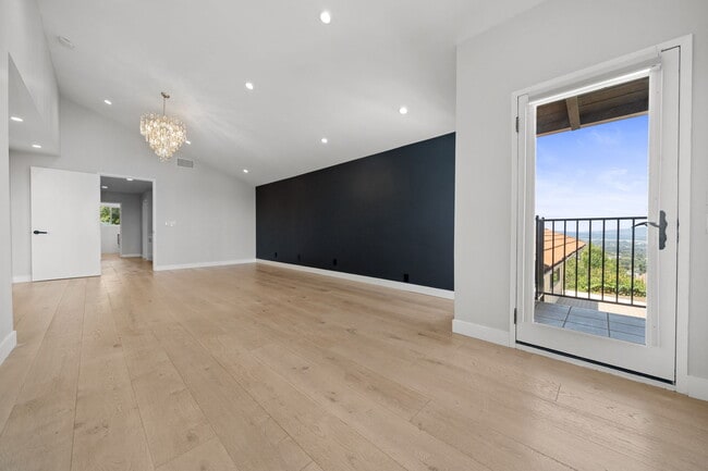 Building Photo - 16946 Encino Hills Dr