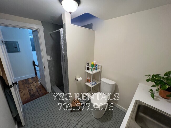 Building Photo - 25 Linwood St