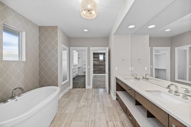 Building Photo - Luxury Living in Harris Ranch | 3 Bed + Office | 3 Bath | 2,713 Sq Ft
