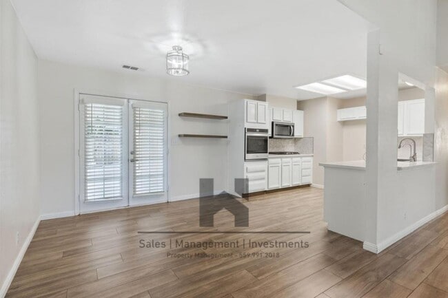 Building Photo - 2651 Elsinore St