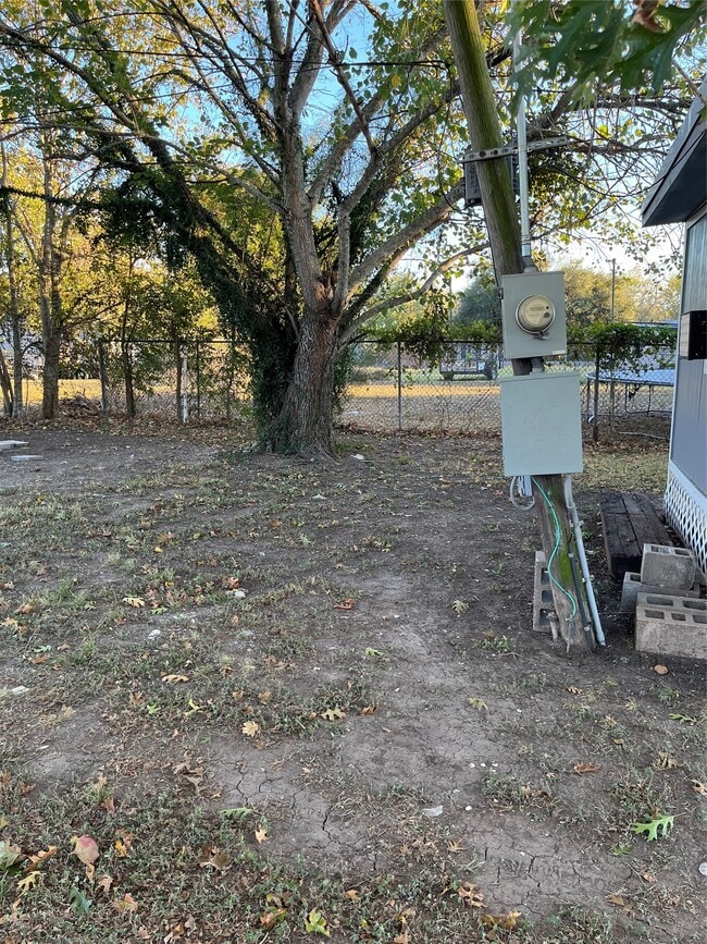 Building Photo - 305 7th St