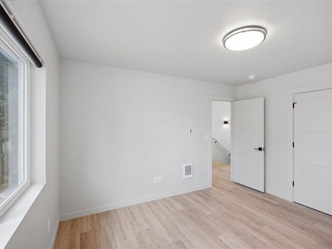 Building Photo - 1390 Overlook Ave NW