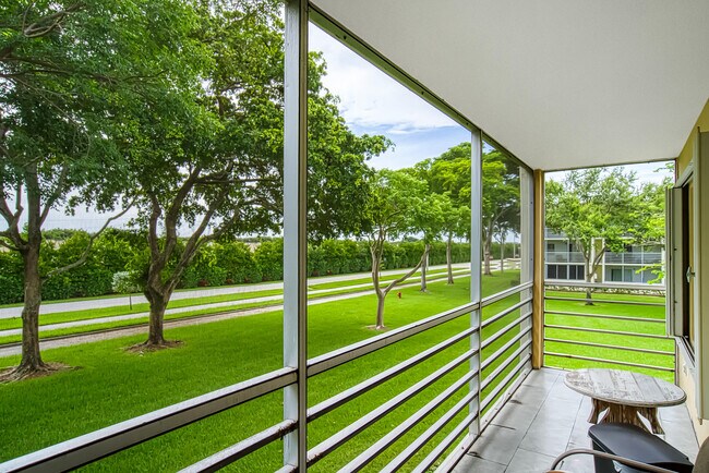 Building Photo - 438 Mansfield K