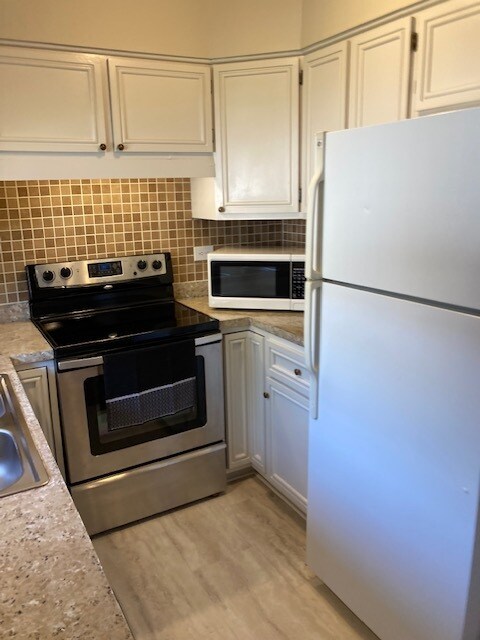 Building Photo - 4715 SE Adams Blvd