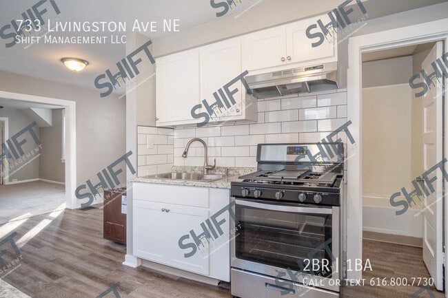 Building Photo - 733 Livingston Ave NE
