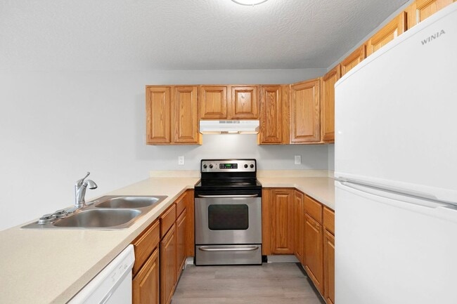 Building Photo - Fantastic 3-Bedroom, 1.5-Bath Duplex With landscaping Included!