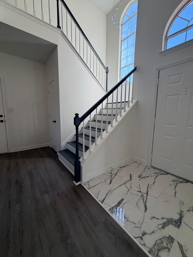 Building Photo - 4 bed | 2.5 bath | 2,630 sq ft