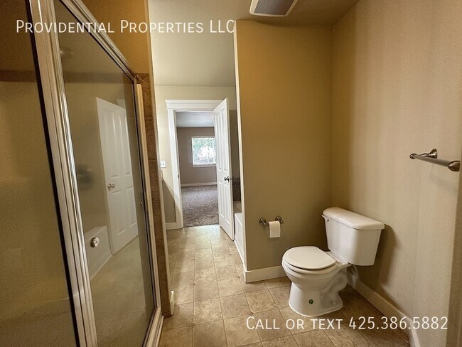 Building Photo - 9720-9186 186 St E