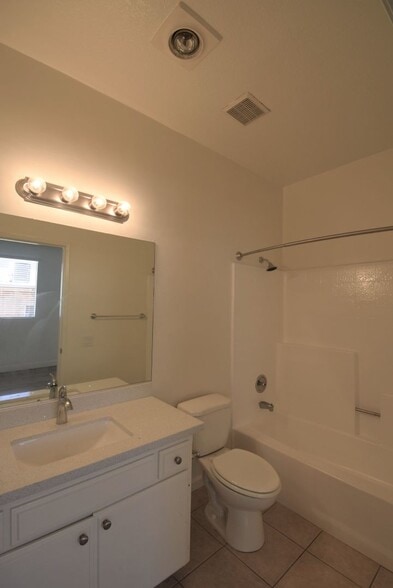 Building Photo - 11107 La Maida St
