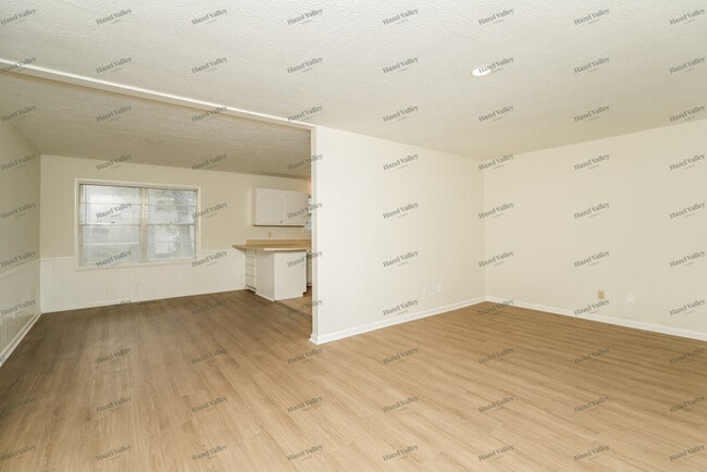 Building Photo - 645 Sunset Dr