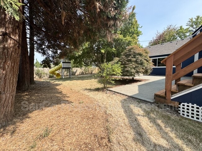 Building Photo - 6543 SE Borwick St