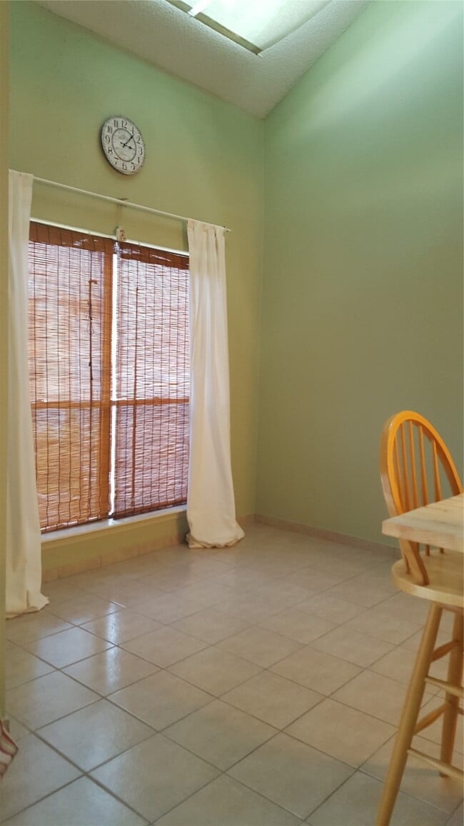 Building Photo - 8483 Sands Point Dr