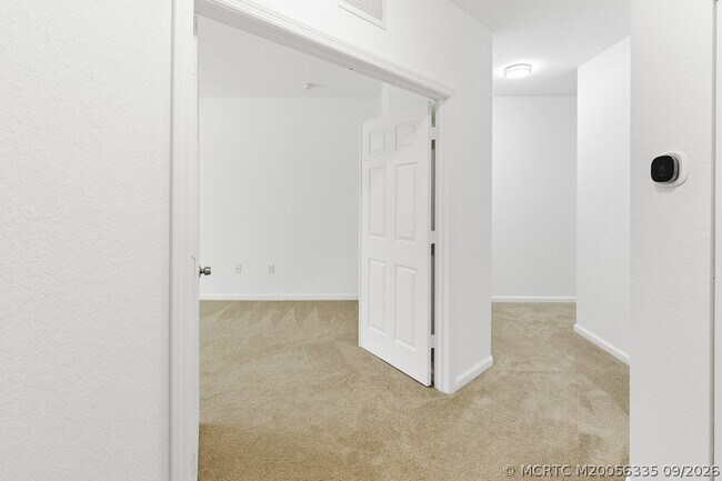 Building Photo - 4964 SE Mariner Garden Cir
