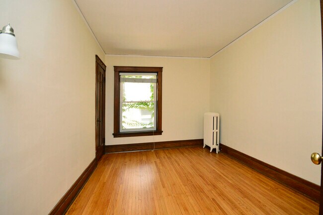 Building Photo - 1505 Maple Ave
