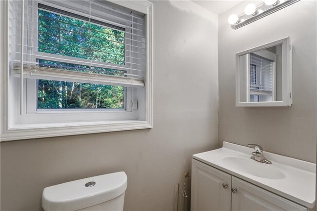 Building Photo - 562 Patillo Rd
