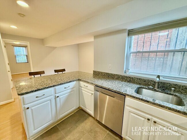 Building Photo - 1020 Fairmont St NW