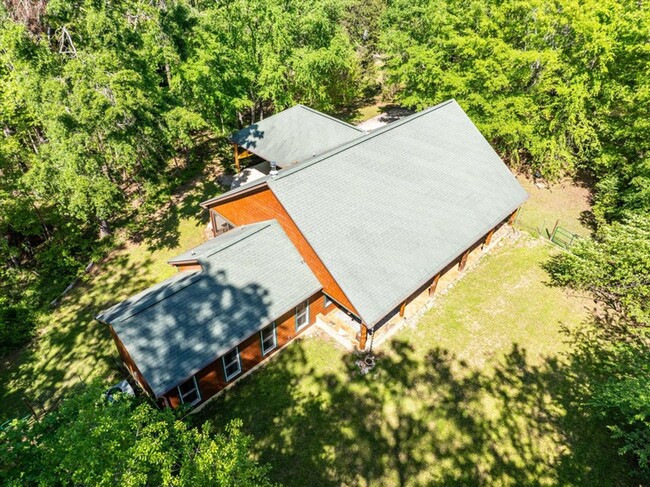 Building Photo - Charming 2 Bed, 2 Bath Custom Ranch on 5 P...