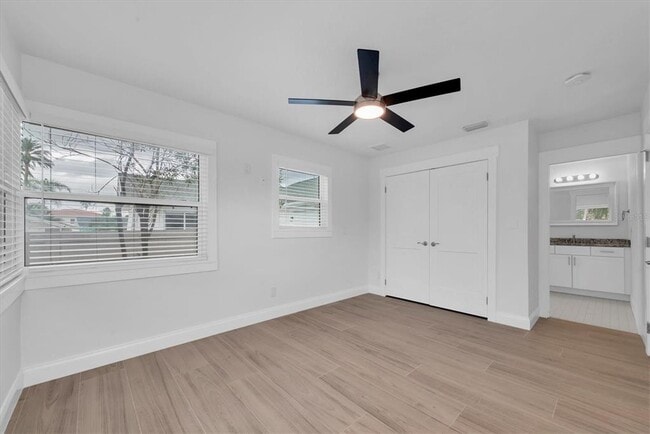 Building Photo - 907 Narcissus Ave