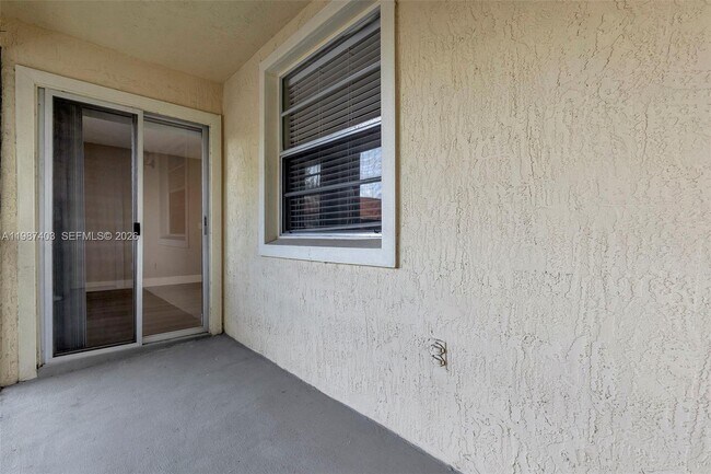 Building Photo - 1247 SW 46th Ave