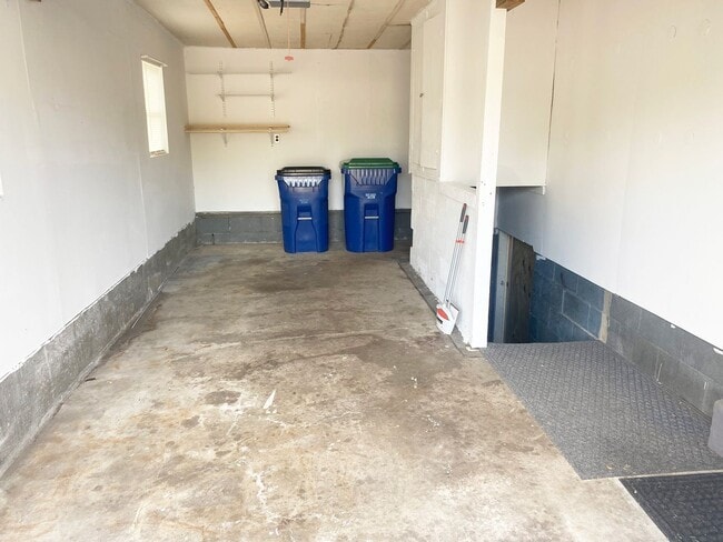 Building Photo - 3-Bedroom 1-Bath Single-Family Home With 1...