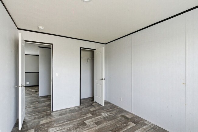 Building Photo - 303 Mesa Rdg