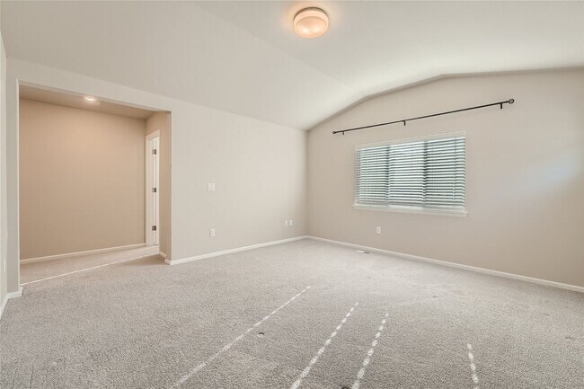 Building Photo - Stunning design and spacious floor plan nestled in the amazing Tahoma Ridge neighborhood.