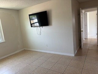 Building Photo - 28 Spring Loop Cir