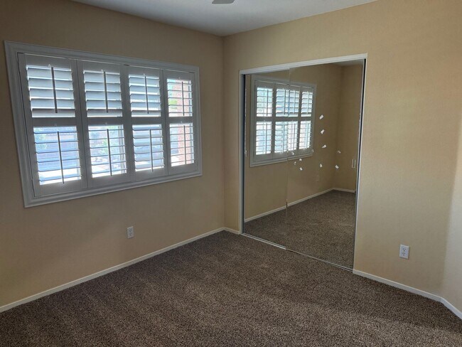 Building Photo - Beautiful Home with Pool near Tropicana and Buffalo