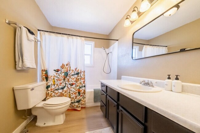 Building Photo - 170 E 100 N