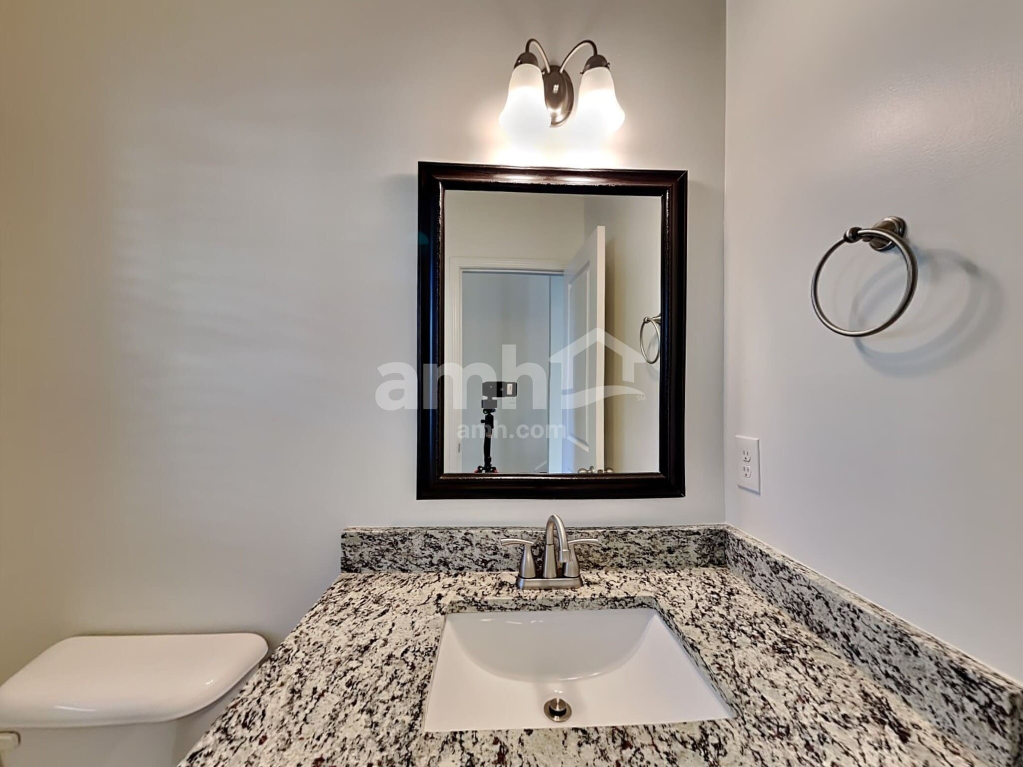 Building Photo - 1522 Balvaird Dr SE