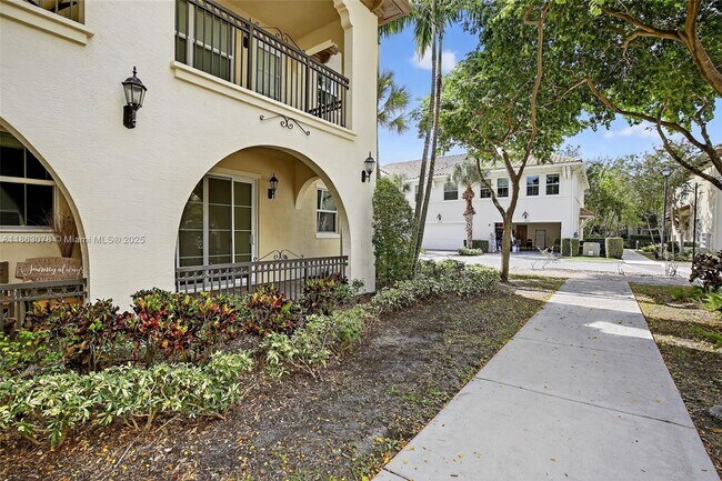 Building Photo - 2938 St Thomas Dr