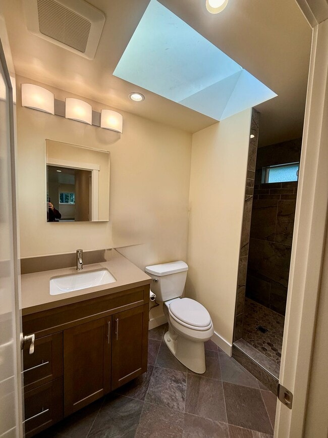 Building Photo - 13240 Loma Rica Dr