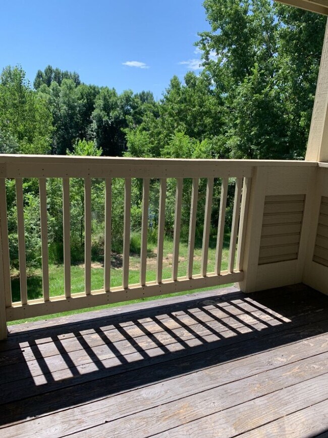 Building Photo - STUDENTS WELCOME! Remodeled 2 Bedroom 2 Bathroom Second-Floor Condo