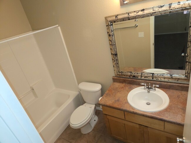 Building Photo - Westside Arbors Condo 2bd, 2ba - Students ...