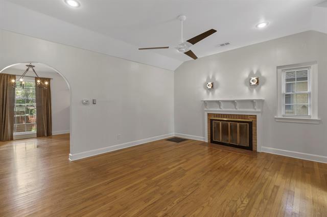 Building Photo - 307 Circle Dr