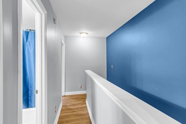 Building Photo - 206 Pine Shadow Dr