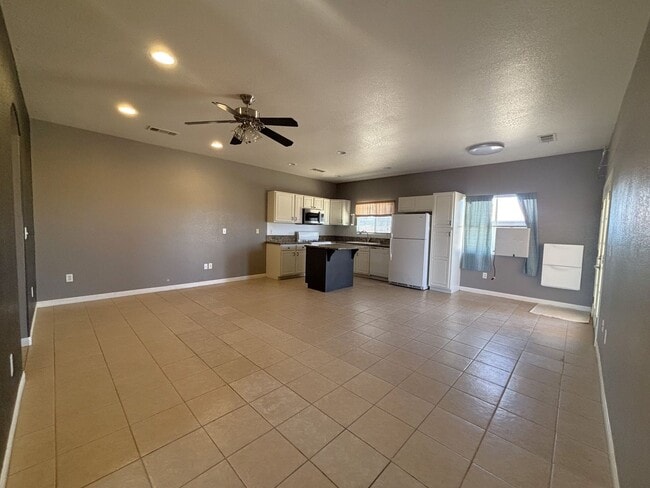 Building Photo - Charming Home Located in California City