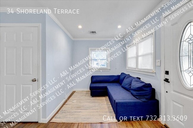 Building Photo - 34 Shoreland Terrace
