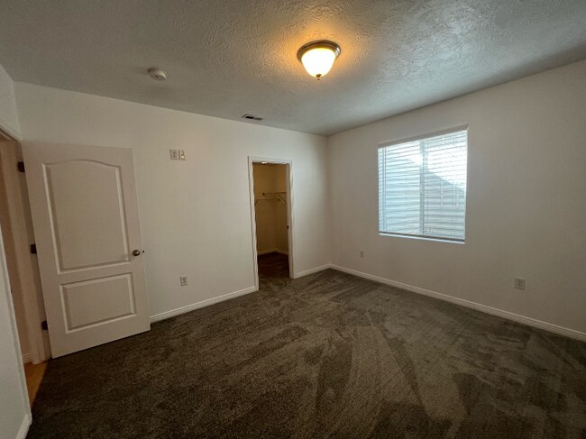 Building Photo - 7958 Big Sycamore Dr