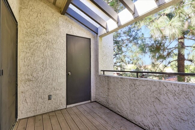 Building Photo - 880 E Fremont Ave