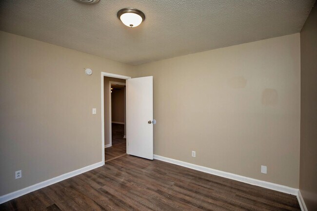 Building Photo - ** 3 bed 2 bath located in Dalraida ** Cal...