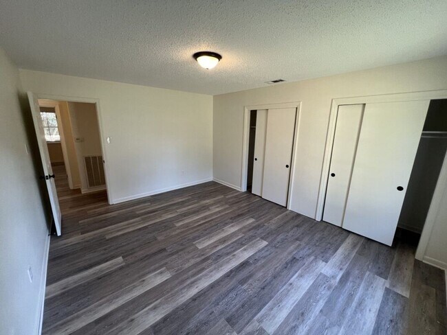 Building Photo - Newly renovated Single-Family Home in Shenandoah Estates Subdivision!