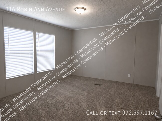 Building Photo - 316 Robin Ann Ave